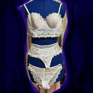 Victoria’s Secret 3 piece set ivory cream tan 32C XS bikini S thong
